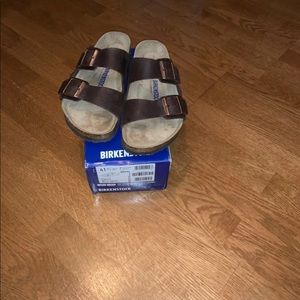 New Arizona Birkenstock Sandals size 41 leather